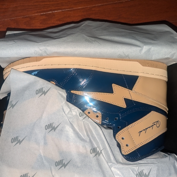 Air Omi size 9 and 13 Available Brand New main image 4
